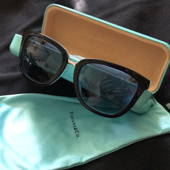 Tiffany & Co. Accessories - Beautiful new Tiffany & Co. sunglasses 😎